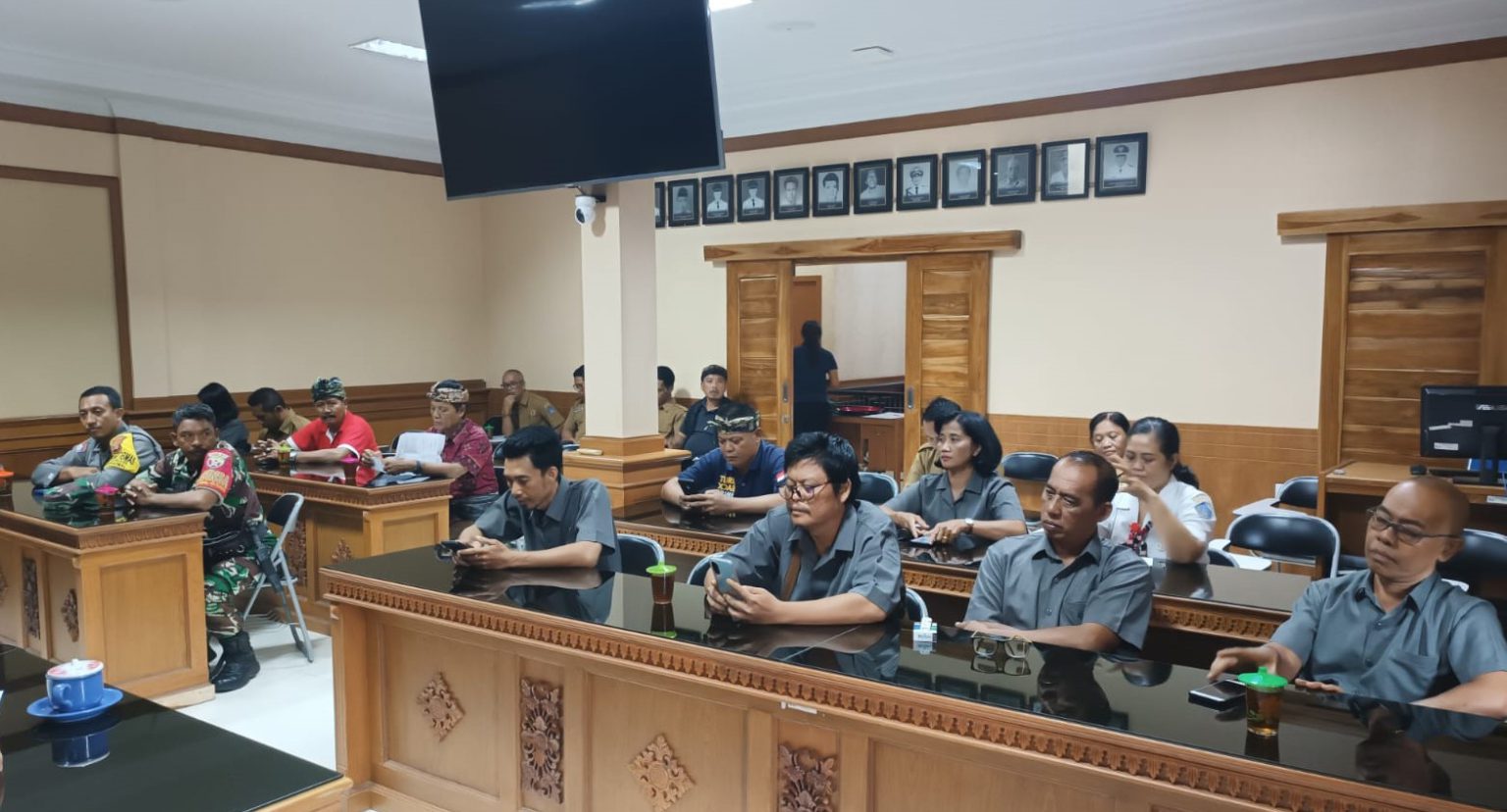 Kiprah Babinsa Blahkiuh Dalam Rapat Pembentukan Tim Siaga Rabies (Tisira)