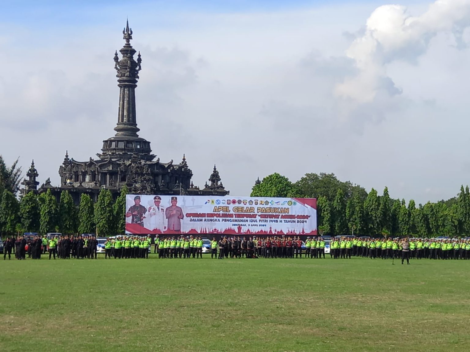 Babinsa Sumerta Kelod Atensi Apel Gelar Pasukan Operasi Ketupat 2024