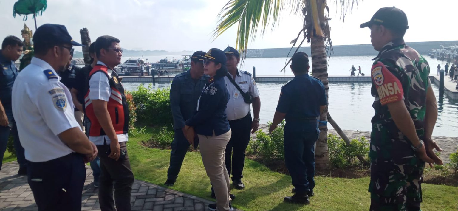 Babinsa Kelurahan Sanur, Turut Serta Dalam Pengawasan dan Pengendalian Efektivitas Pelaksanaan Koordinasi Angkutan Laut Lebaran Tahun 2024