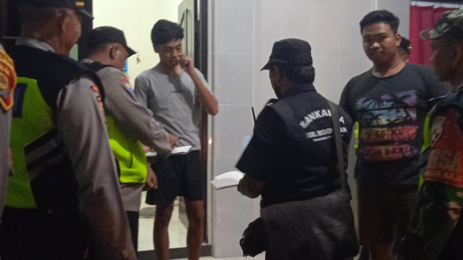 Tertibkan Adiministrasi, Bersama Aparat Desa Babinsa Lakukan Sidak
