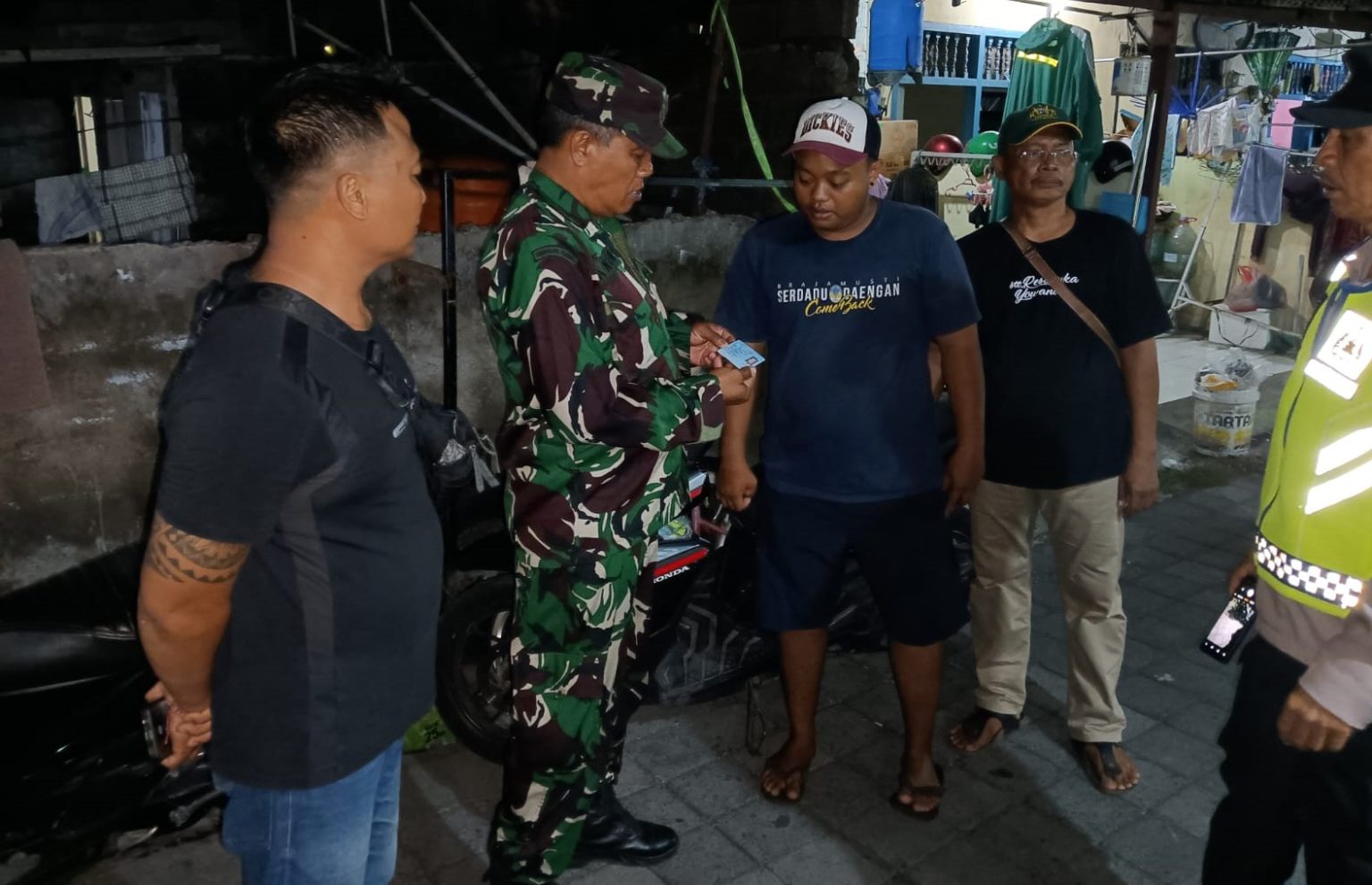 Ciptakan Kamtibmas Aman, Babinsa Tegal Kertha Aktif Lakukan Sidak Penduduk