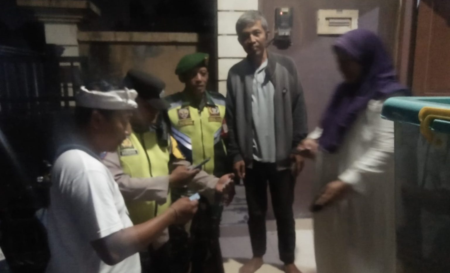 Wujudkan Kamtibmas Aman, Babinsa Desa Pemecutan Laksanakan Sidak Penduduk