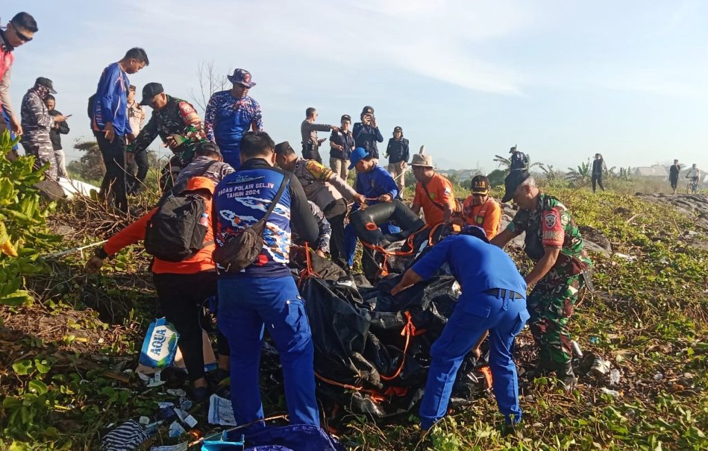 Babinsa dan Tim Gabungan Berhasil Temukan Korban Kapal Fast Boat yang Tenggelam