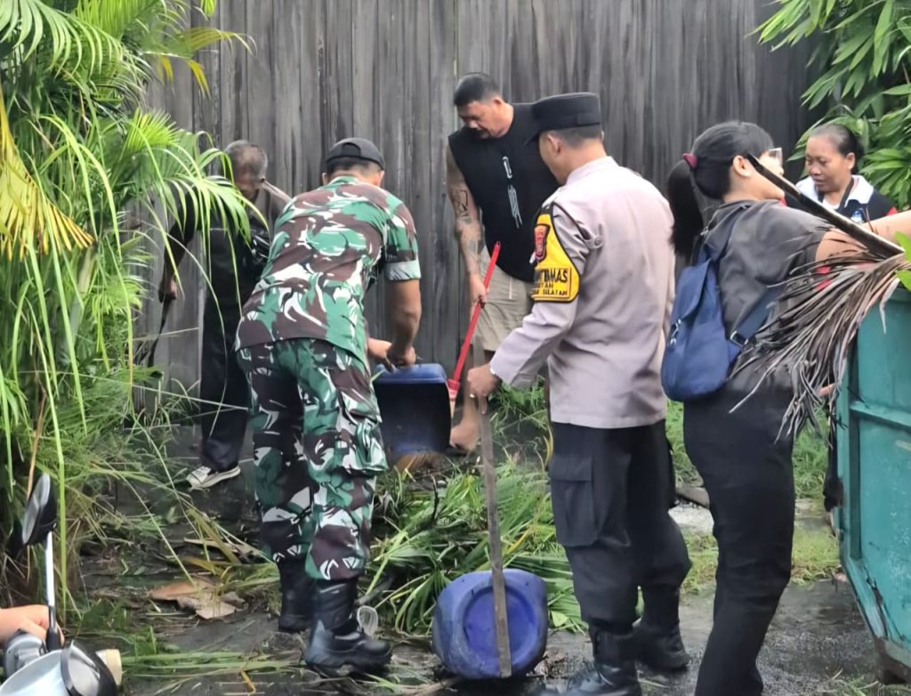 Babinsa: Kerja Bhakti Jumat Bersih Tingkatkan Semangat Gotong Royong Warga Sesetan