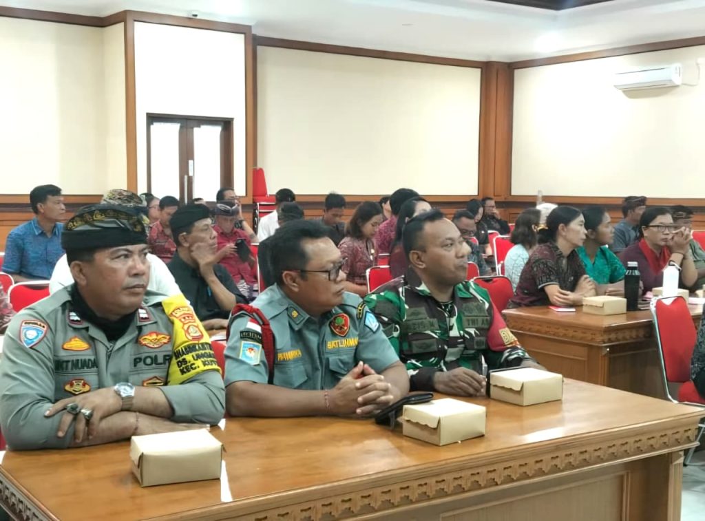 Babinsa Serka Azis: Sosialisasi Upaya Berkelanjutan Atasi Sampah, di Kabupaten Badung