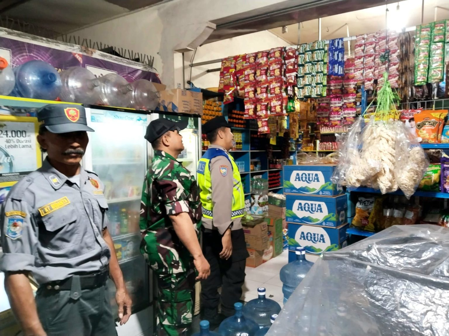 Upaya Preventif Jaga Kamtibmas: Patroli Dialogis Desa Peguyangan Kangin Bersama Babinsa