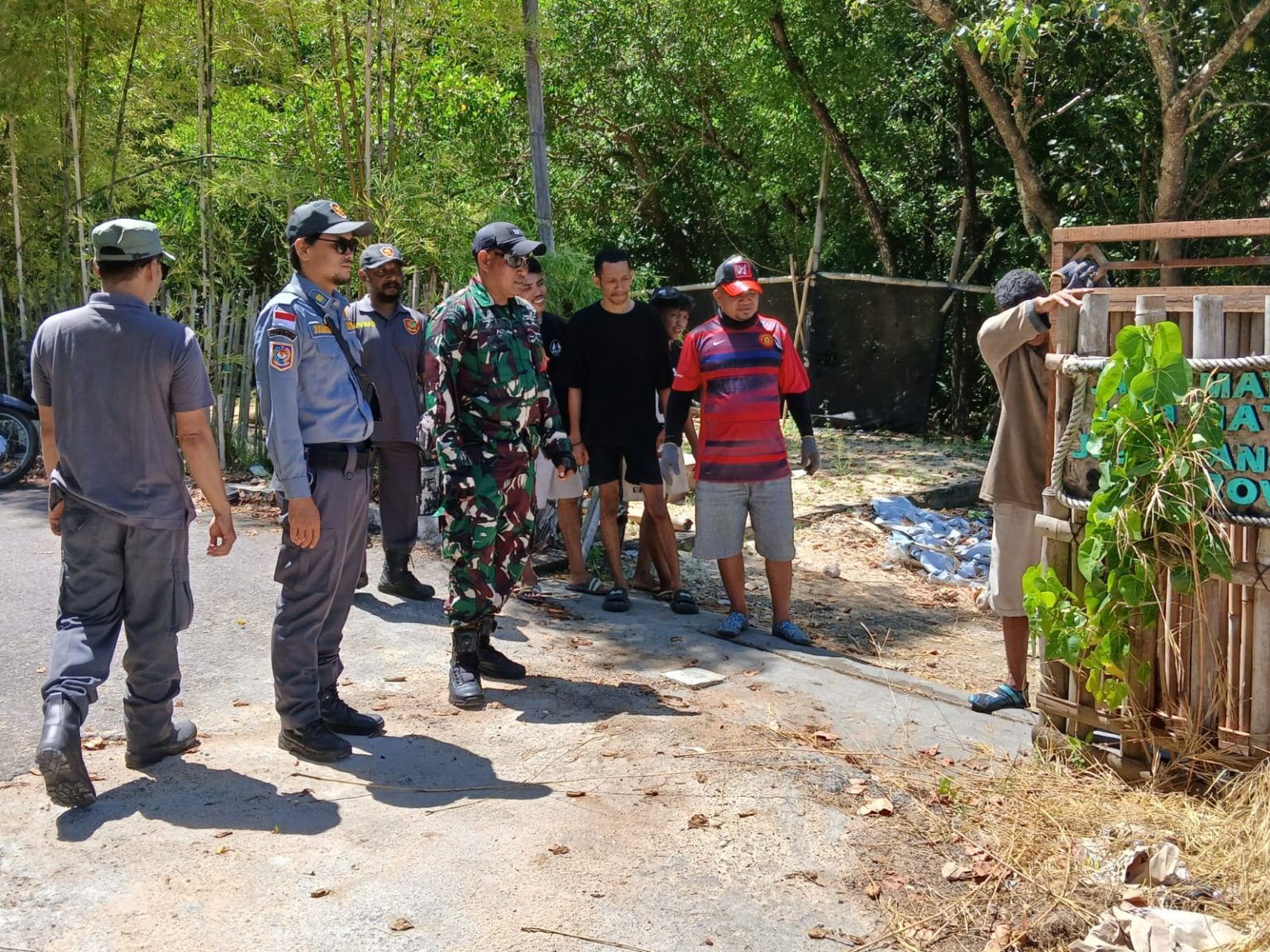 Patroli Sambang, Upaya Preventif Jaga Kondusifitas Wilayah: Komitmen Babinsa Lakukan Secara Rutin