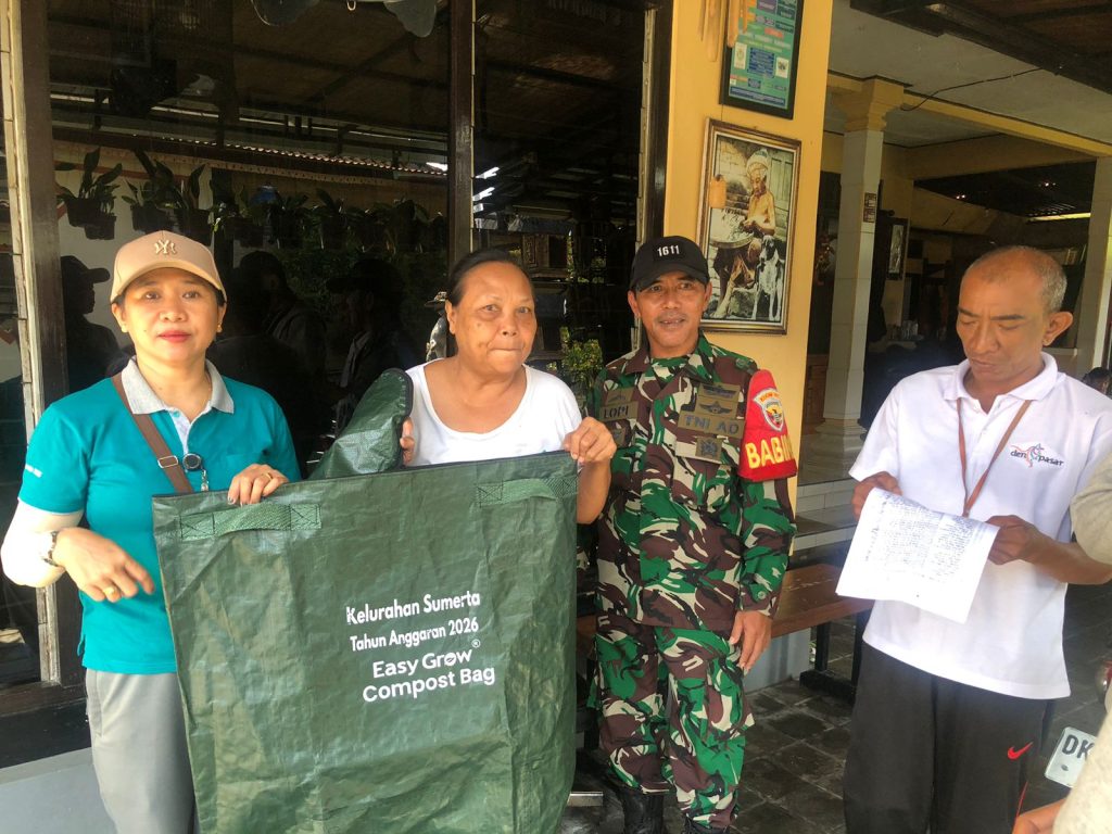 Wujudkan Lingkungan Bersih, Babinsa Sumerta Dampingi Sosialisasi Composter Bag dan Pemilahan Sampah