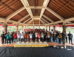 Sinergitas TNI dan Masyarakat, Babinsa Serka Daniel Yunias Kawal Kelancaran Bulan Bakti