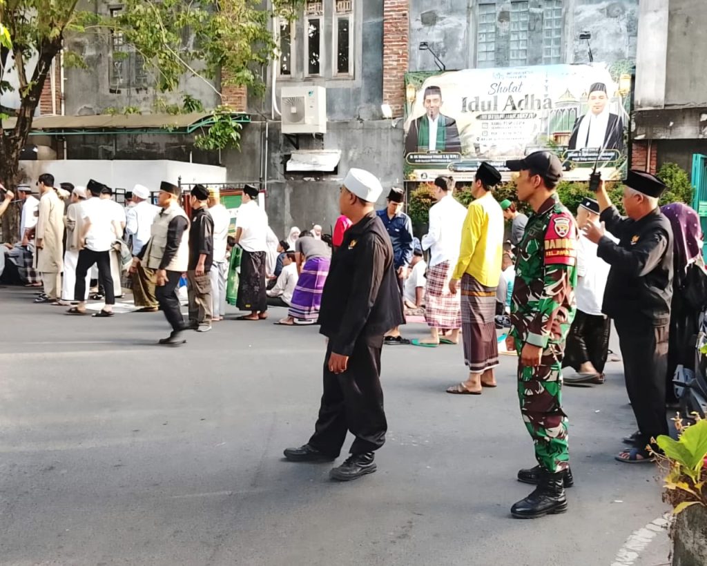Babinsa Jimbaran Pantau Langsung Pelaksanaan Sholat Idul Adha di Masjid Al-Fattah yang Berlangsung Khidmat