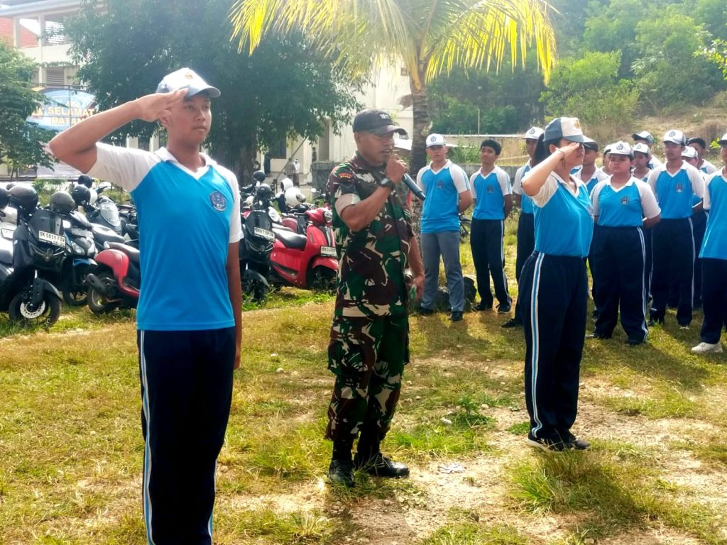 Sinergi Sekolah dan Koramil 1611-08/Kuta Selatan, Latihan Baris Berbaris Jadi Sarana Cegah Perilaku Negatif Remaja di Badung