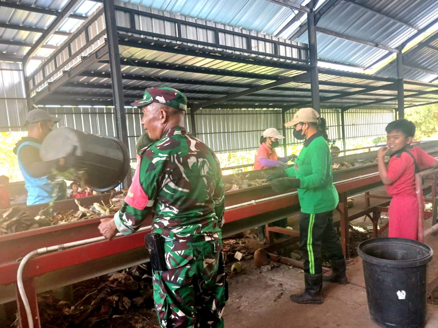 Serka Made Windia Dampingi Kegiatan Edukasi Sampah di Jagapati, Siswa Antusias Belajar Lingkungan