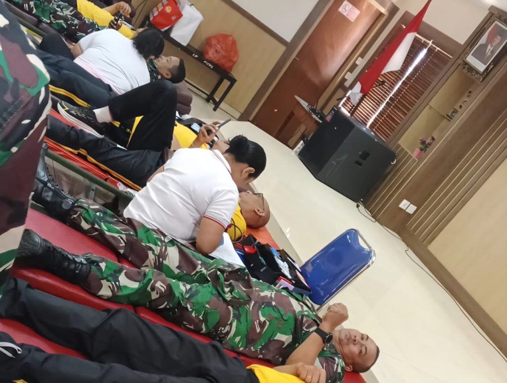 Aksi Kemanusiaan: Anggota Koramil 1611-04/Mengwi Donor Darah di Mapolres Badung