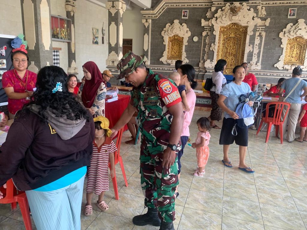 Dukungan Babinsa, Posyandu Banjar Benbiu Hadirkan Pemeriksaan Lengkap dan PMT