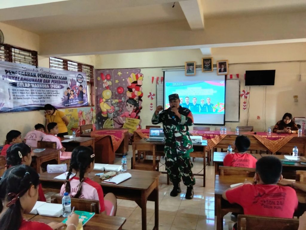 Jauhkan Anak dari Bahaya Narkoba, Babinsa Bersama BNN Edukasi Siswa SDN 24 Dauh Puri Klod