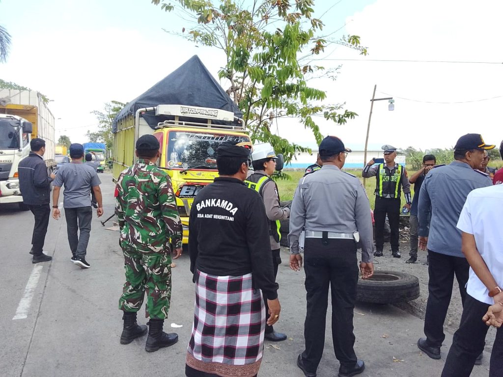 Patroli Sidak Parkir Liar Jaga Kenyamanan Pengguna Jalan: Babinsa & Tim Gabungan Soroti Jalur Terminal Mengwitani
