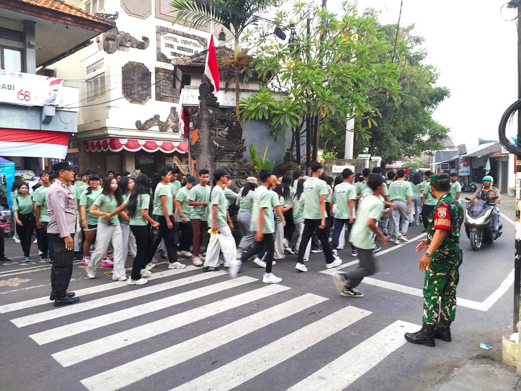 Sinergitas Aparat dan Warga Sukseskan Fun Walk (Jalan Santai) Meriahkan Peringatan Ulang Tahun Sekolah