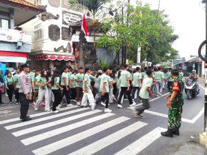 Sinergitas Aparat dan Warga Sukseskan Fun Walk (Jalan Santai) Meriahkan Peringatan Ulang Tahun Sekolah