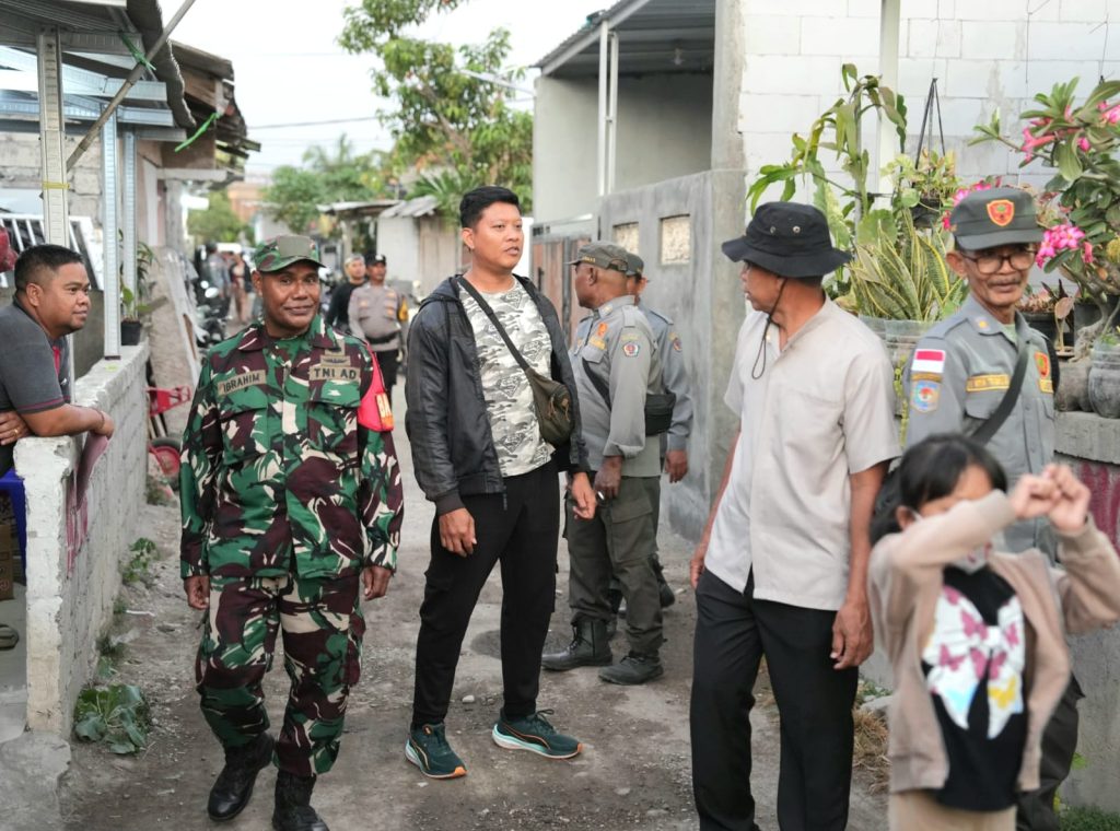 Jaga Kamtibmas & Tertib Administrasi: Babinsa Serma Ibrahim Lema Ikut Aktif Sidak Pendataan di Sanur Kaja