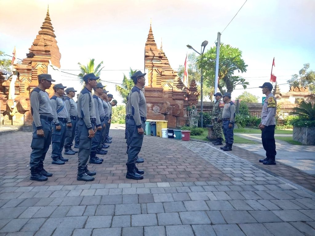 Pengawasan Babinsa Perkuat Kedisiplinan, 30 Anggota Satlinmas Desa Gulingan Ikut Pelatihan PBB