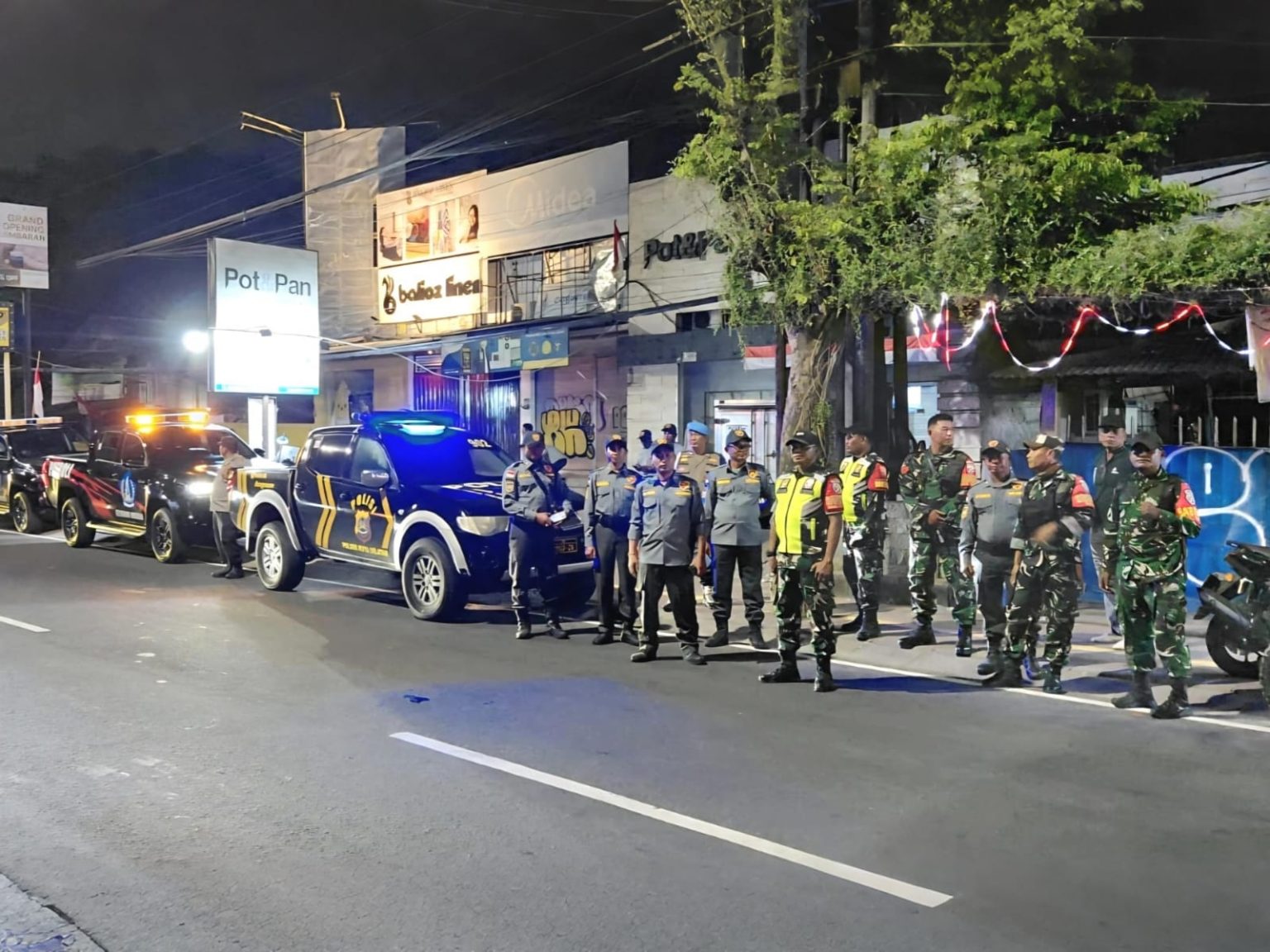 Babinsa Benoa Aktif Jaga Kondusifitas Malam Hari: Patroli Gabungan Pastikan Keamanan Warga dan Wisatawan