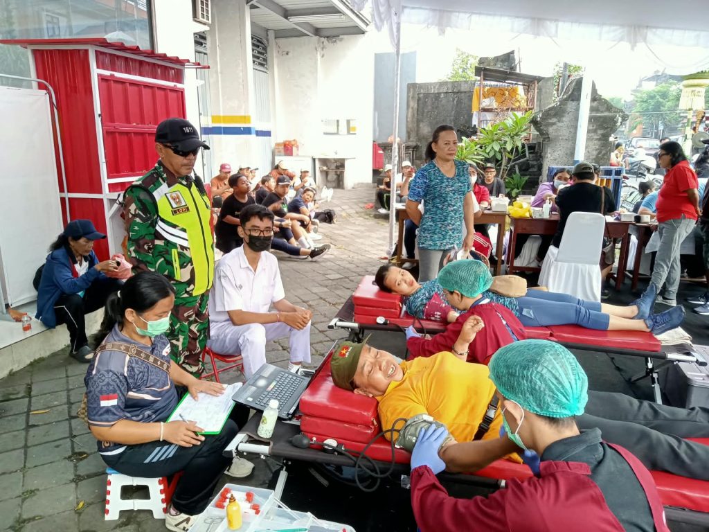 Jalan Sehat HUT LPD Desa Adat Sumerta Diikuti Ribuan Warga, Babinsa Kawal Ketat Demi Kelancaran dan Keamanan