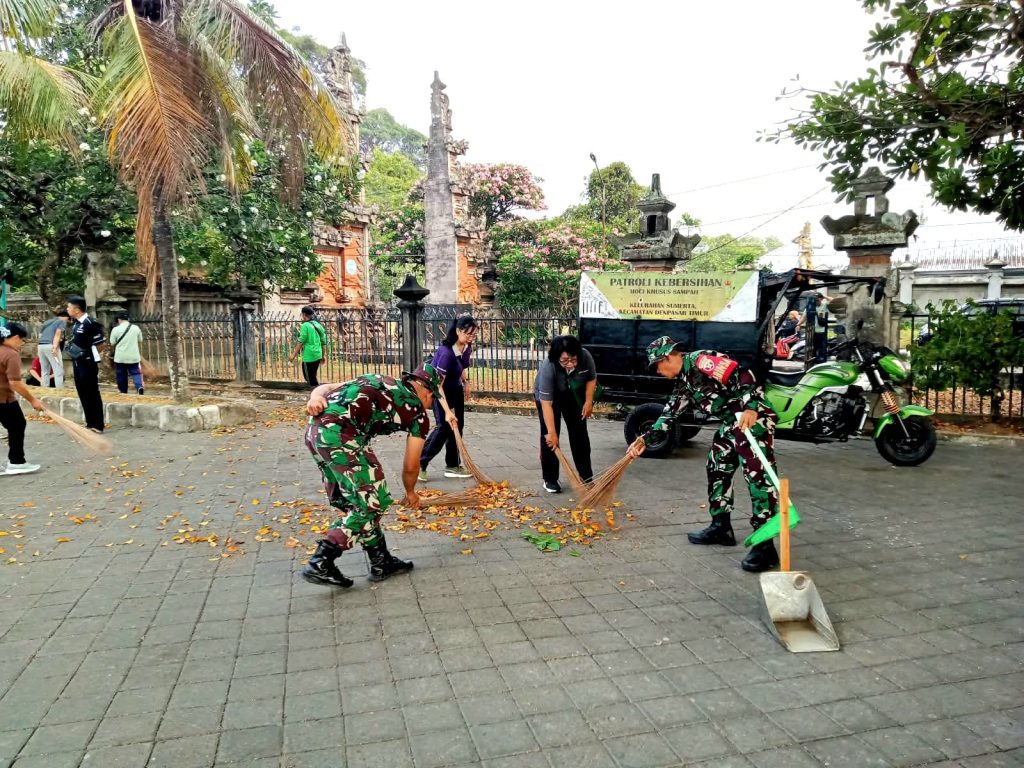 Wujudkan Lingkungan Bersih, Babinsa: Kerja Bakti Gotong Royong Persiapkan Festival Seni Budaya Sumerta
