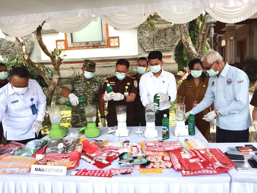 Danramil Mengwi Hadiri Pemusnahan Barang Bukti, Wujud Keseriusan Memberantas Kejahatan